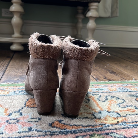 Healed booties - Picture 4 of 4